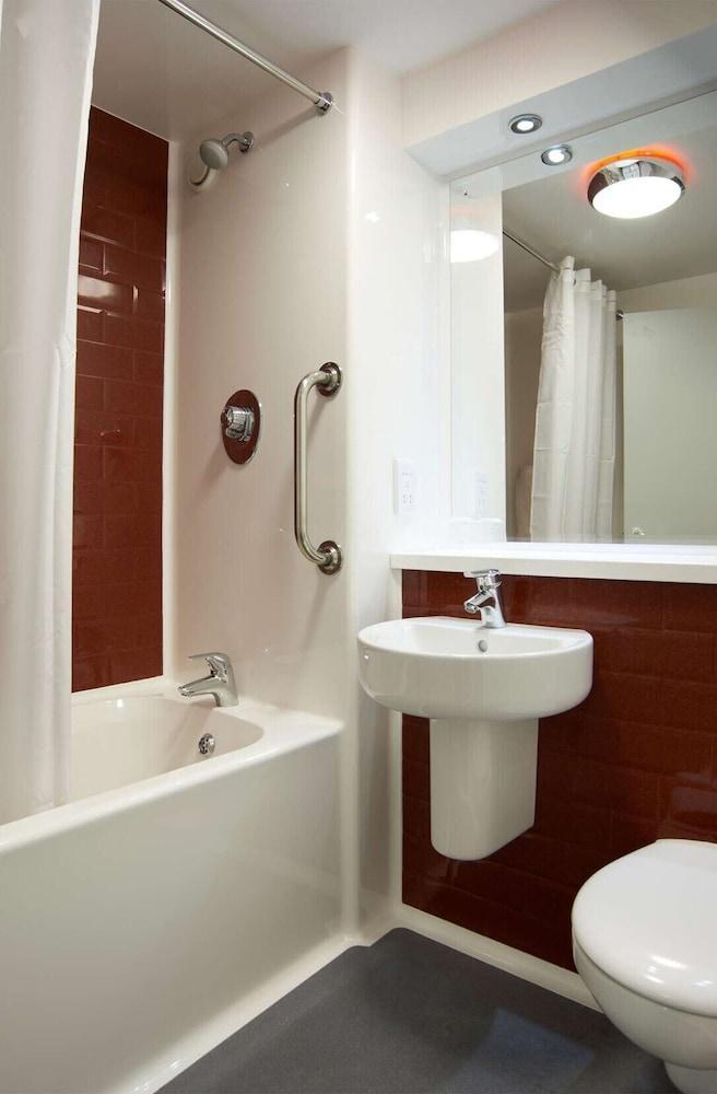 Travelodge London Woolwich Bagian luar foto