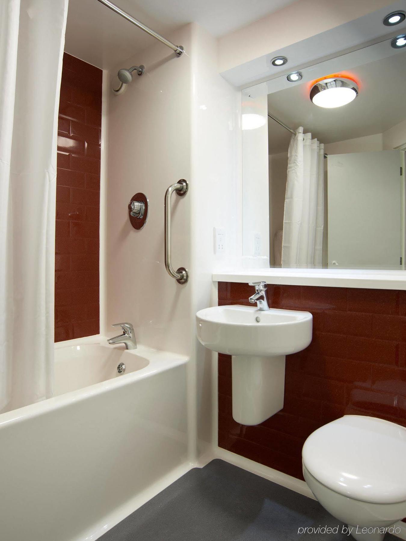 Travelodge London Woolwich Bagian luar foto