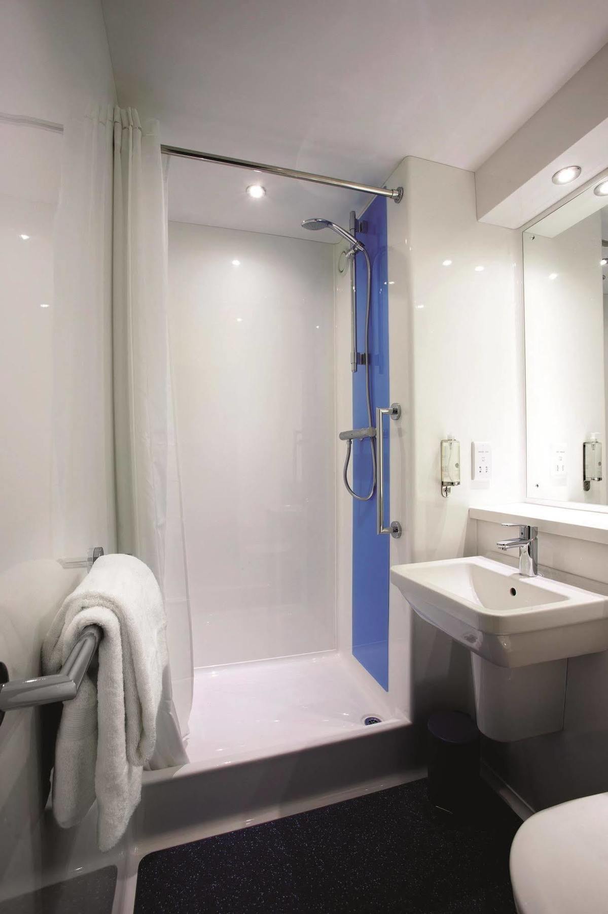 Travelodge London Woolwich Bagian luar foto
