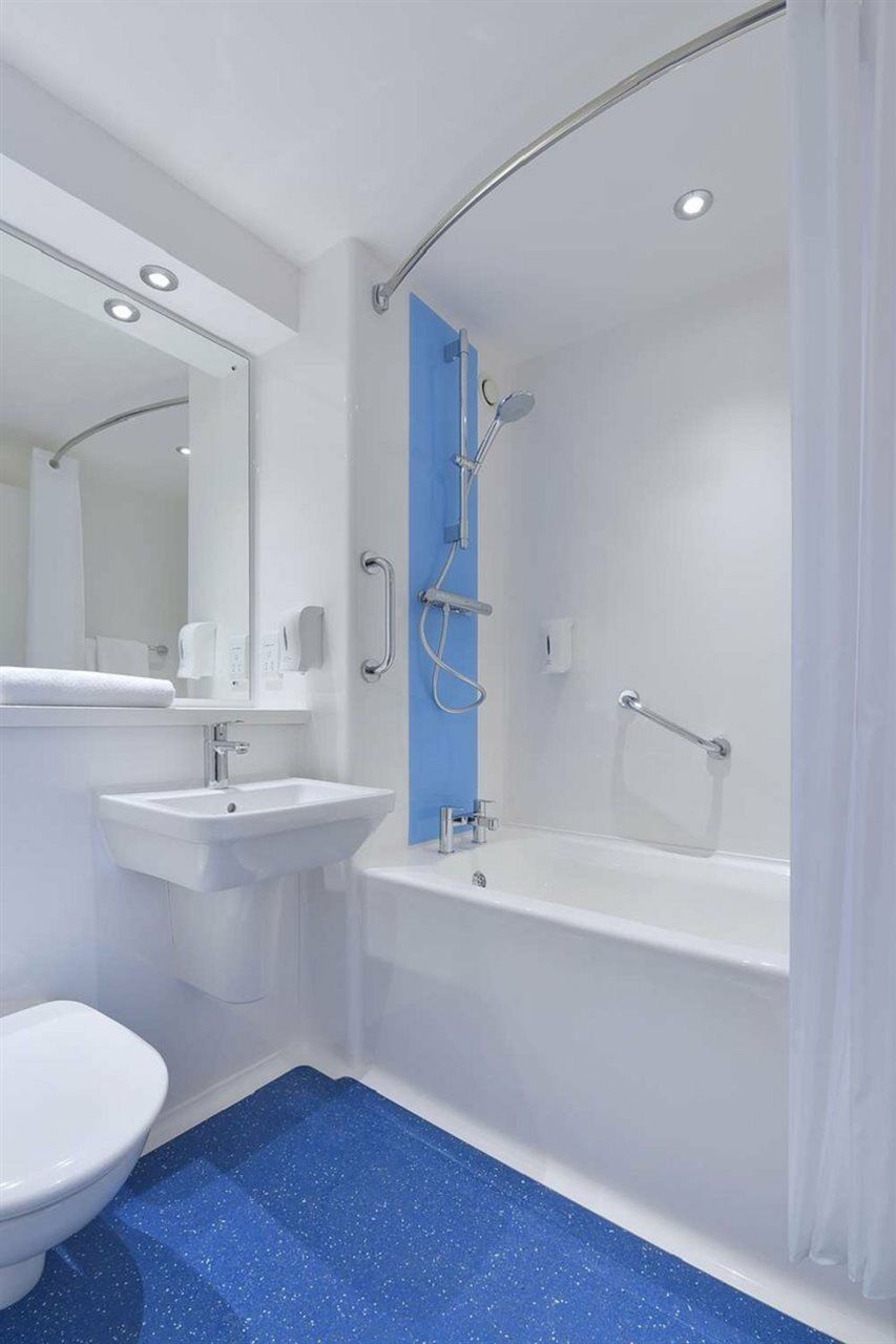 Travelodge London Woolwich Bagian luar foto